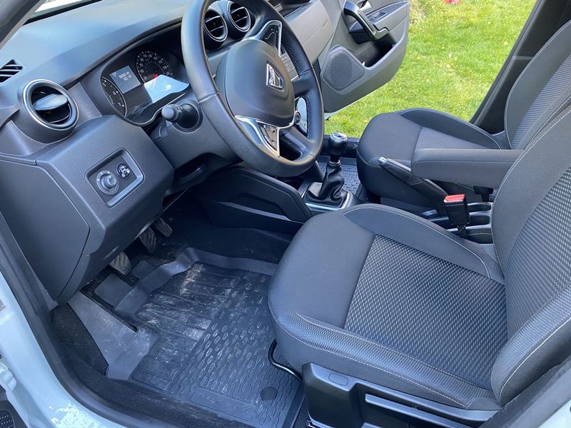 Dacia Duster 2. generace před faceliftem, černý interiér