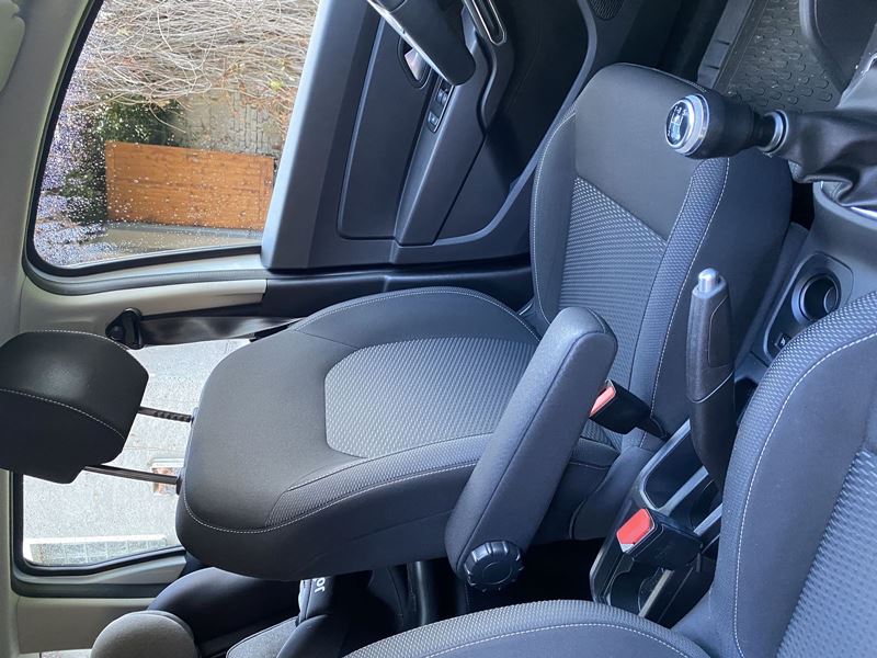 Dacia Duster 2. generace před faceliftem, černý interiér