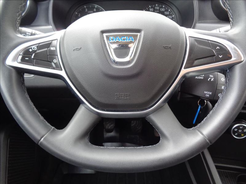 Dacia Duster 2. generace před faceliftem, černý interiér