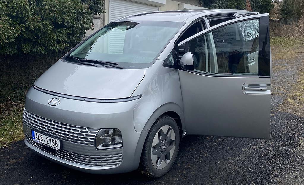 Reflektorové Bi-LED světlomety na Hyundai Staria