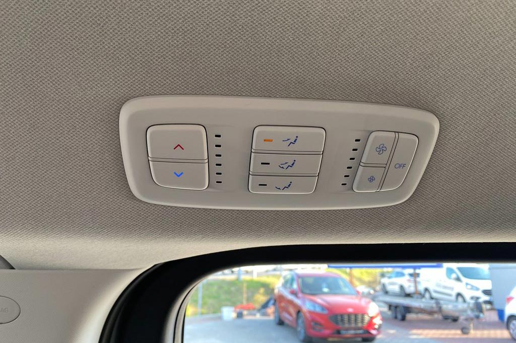 Hyundai Staria - panel ventilace pro zadní pasažéry