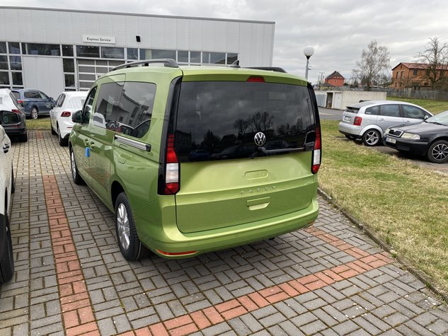Nový VW Caddy Maxi Life 2.0 TDI 2024 zelená Golden
