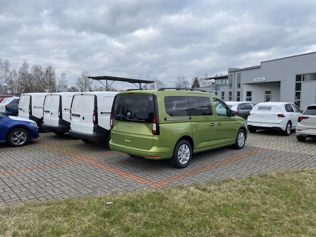 Nový VW Caddy Maxi Life 2.0 TDI 2024 zelená Golden