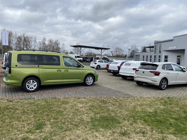 Nový VW Caddy Maxi Life 2.0 TDI 2024 zelená Golden