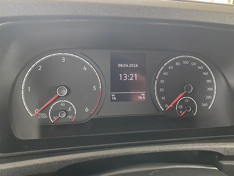 Počítadlo kilometrů s hodnotou 14 km