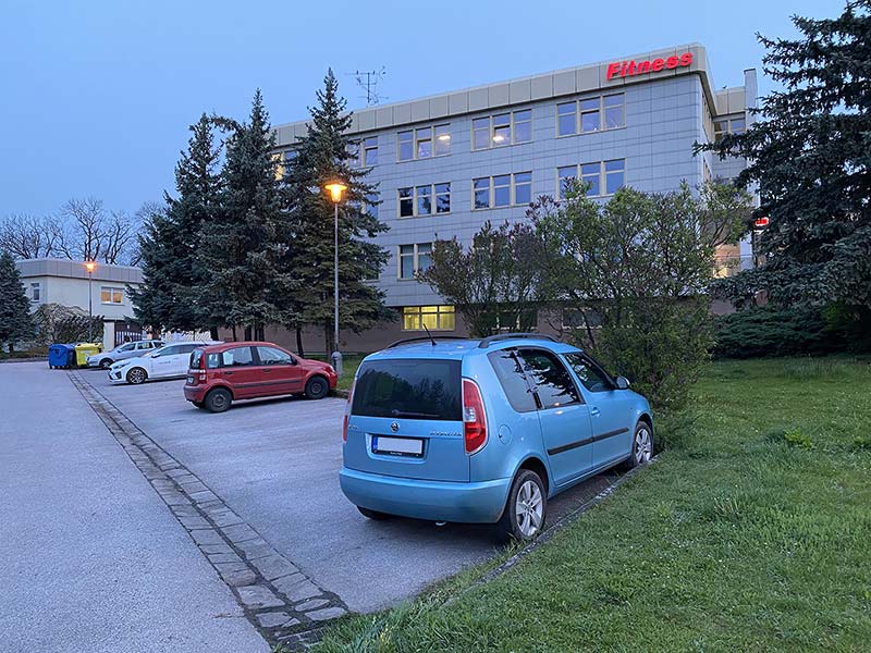 Zaparkovaná Škoda Roomster