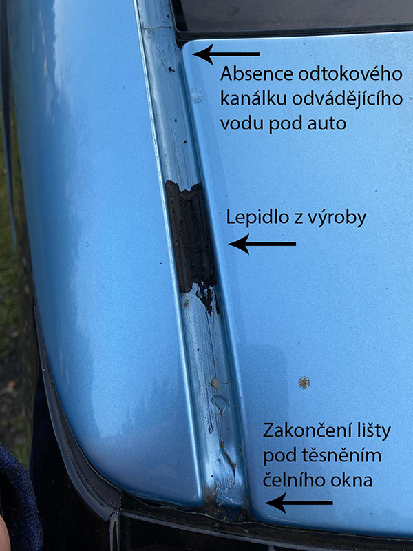 Demontovaná střešní lišta