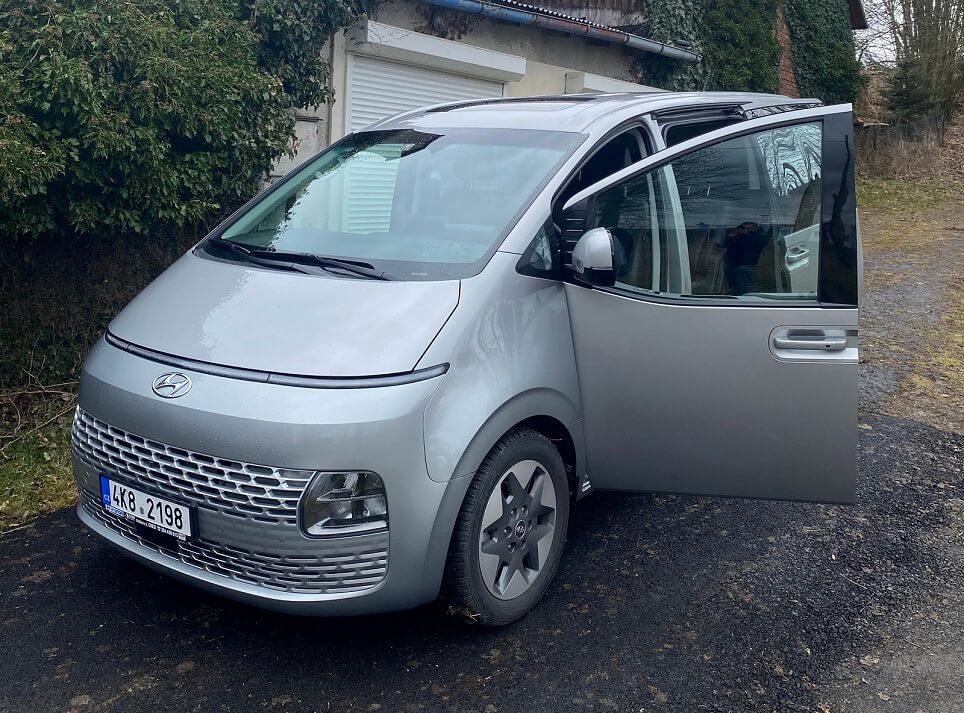 Hyundai Staria Tour