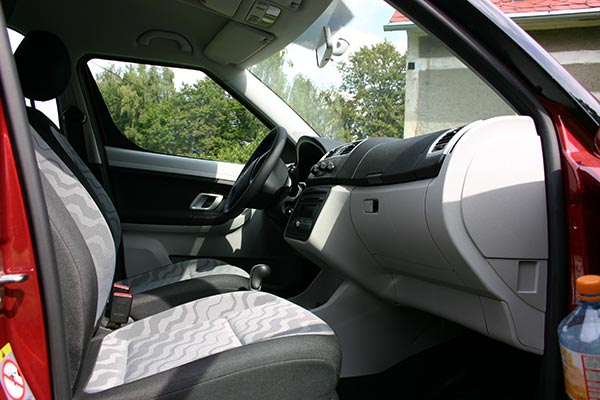 Škoda Roomster Style, šedý interiér