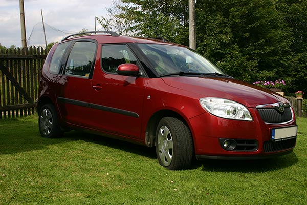 Škoda Roomster Style, červená Flamenco