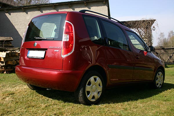 Škoda Roomster Style, červená Flamenco
