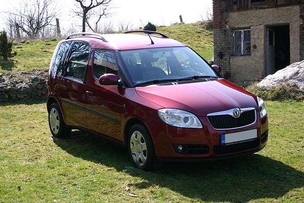 Škoda Roomster Style, červená Flamenco