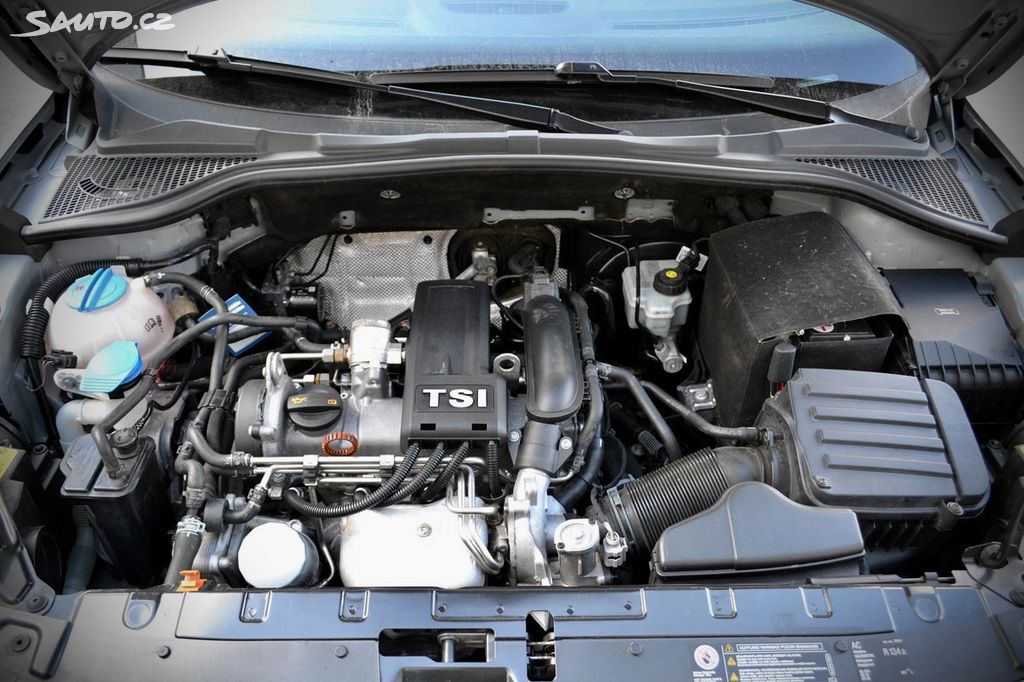 Motor 1.2 TSI 77 kW EA111 s krytem zapalovacích kabelů
