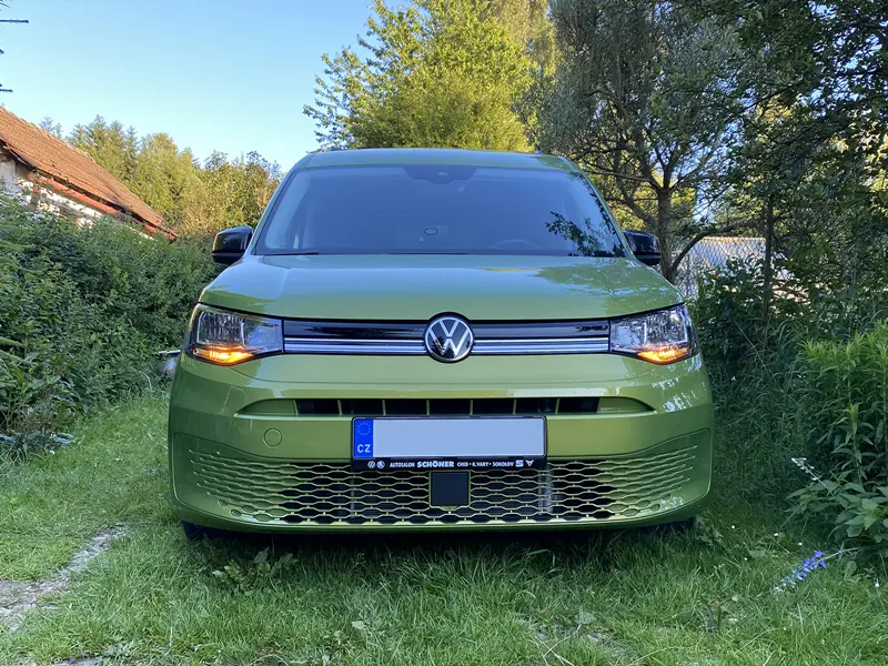 Volkswagen Caddy Maxi Life 5. generace, modelový rok 2024, zelená metalíza Golden
