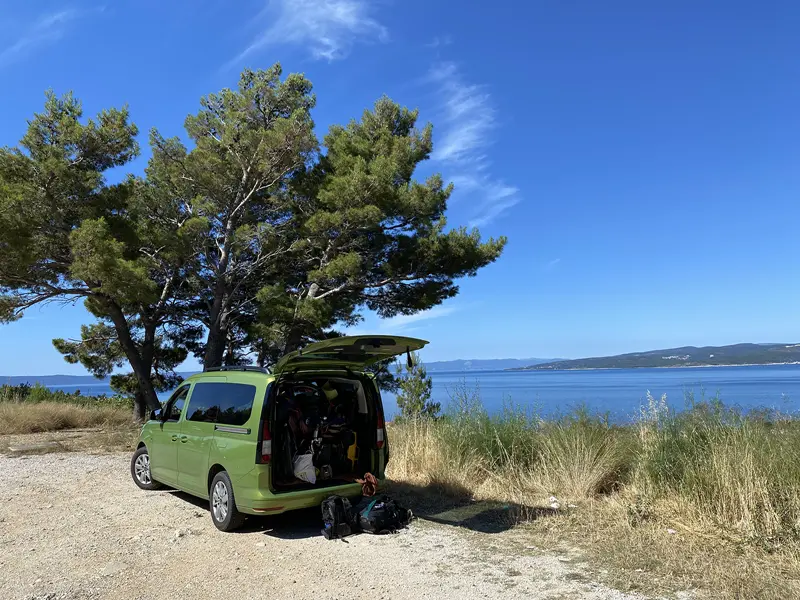 Volkswagen Caddy Maxi Life 5. generace, modelový rok 2024, zelená metalíza Golden