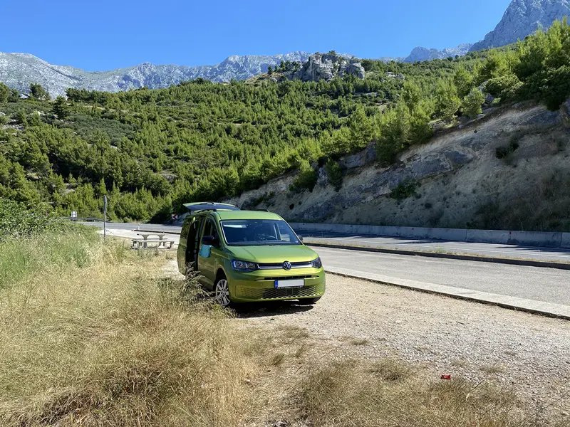 Volkswagen Caddy Maxi Life 5. generace, modelový rok 2024, zelená metalíza Golden