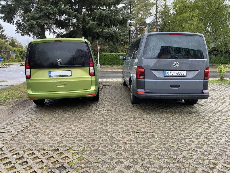 Volkswagen Caddy Maxi Life 5. generace, modelový rok 2024, zelená metalíza Golden