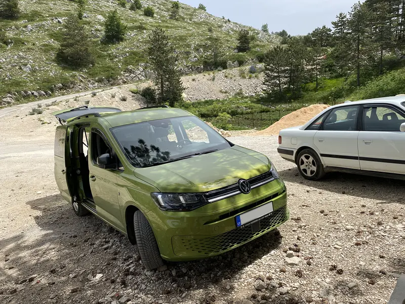 Volkswagen Caddy Maxi Life 5. generace, modelový rok 2024, zelená metalíza Golden