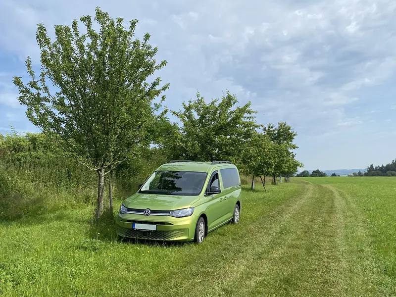 Volkswagen Caddy Maxi Life 5. generace, modelový rok 2024, zelená metalíza Golden