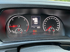 Monitoring sedadel na displeji