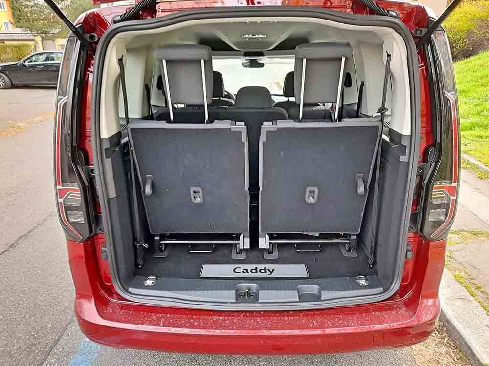 VW Caddy - kufr krátkého provedení v sedmimístném uspořádání