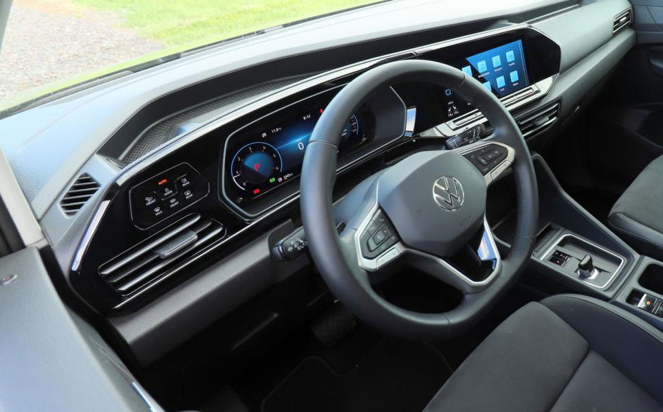 Lesklá palubní deska Volkswagenu Caddy