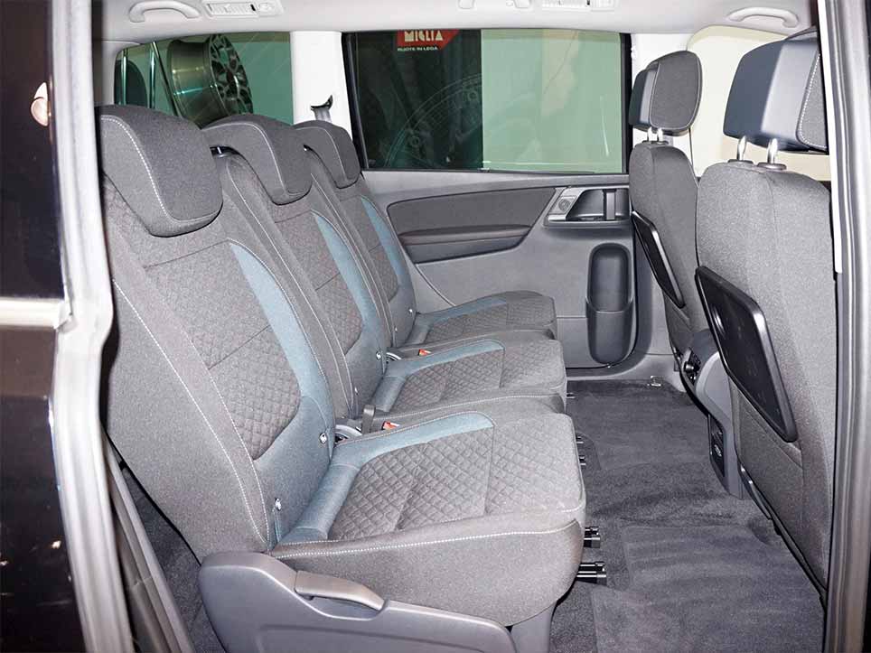 Zadní sedadla ve Volkswagenu Sharan 2. generace