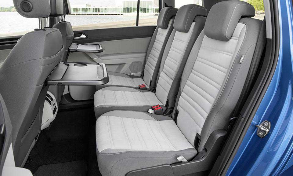 Zadní sedadla ve Volkswagenu Touran 2. generace