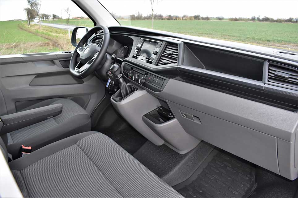Volkswagen Transporter 6.1 Kombi - palubní deska
