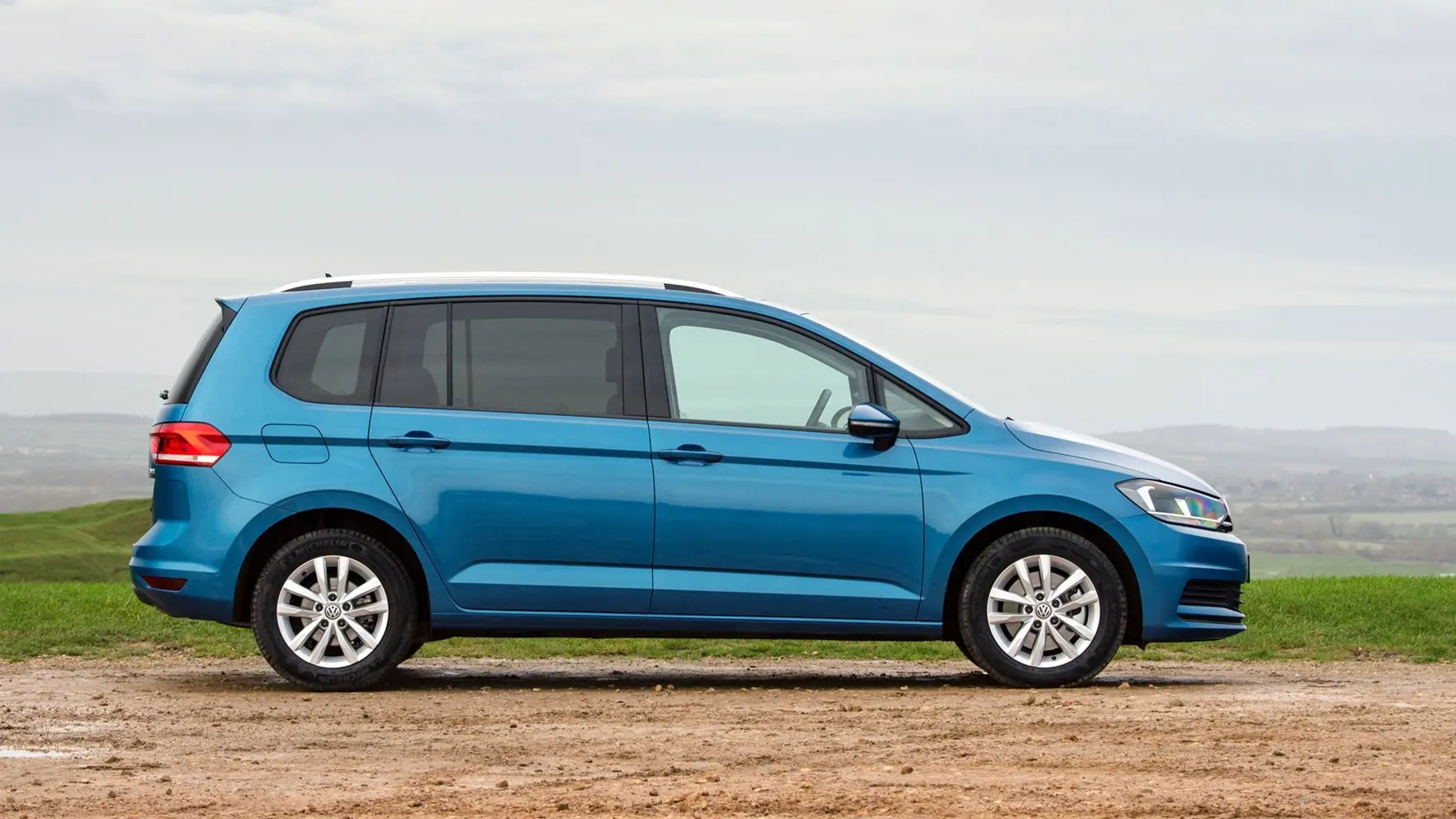 Volkswagen Touran modrá Carribic